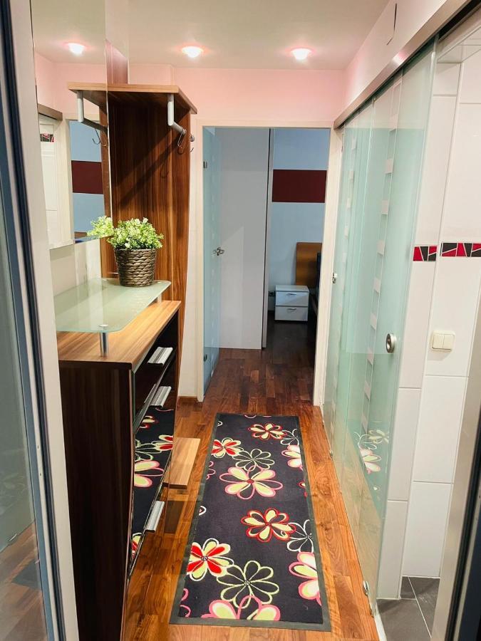 Super Deluxe - Near U6, U3 In Center Apartament *